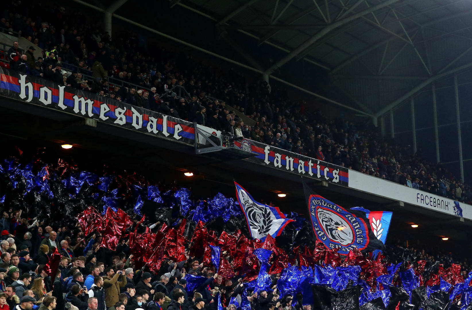 们敲响了警 们敲响了警